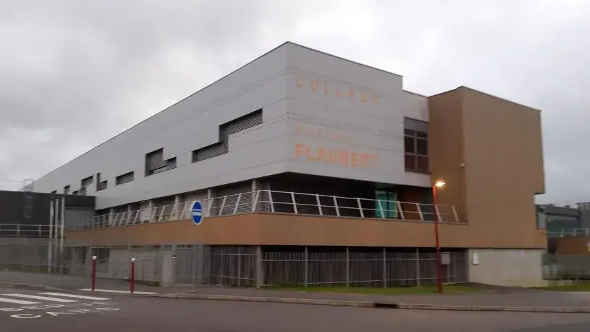 Façade du collège Gustave Flaubert